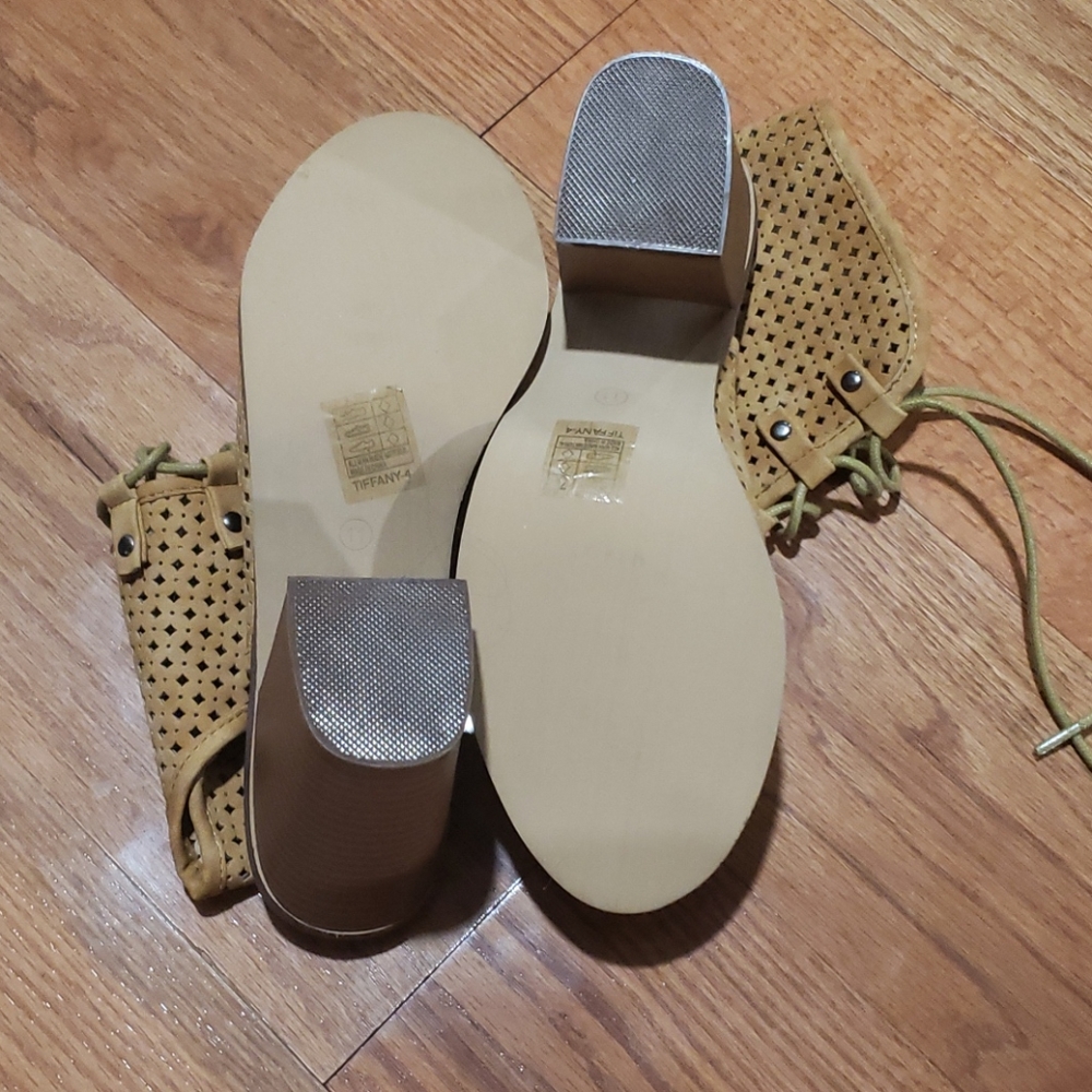 Shoes - Picture 2 of 4